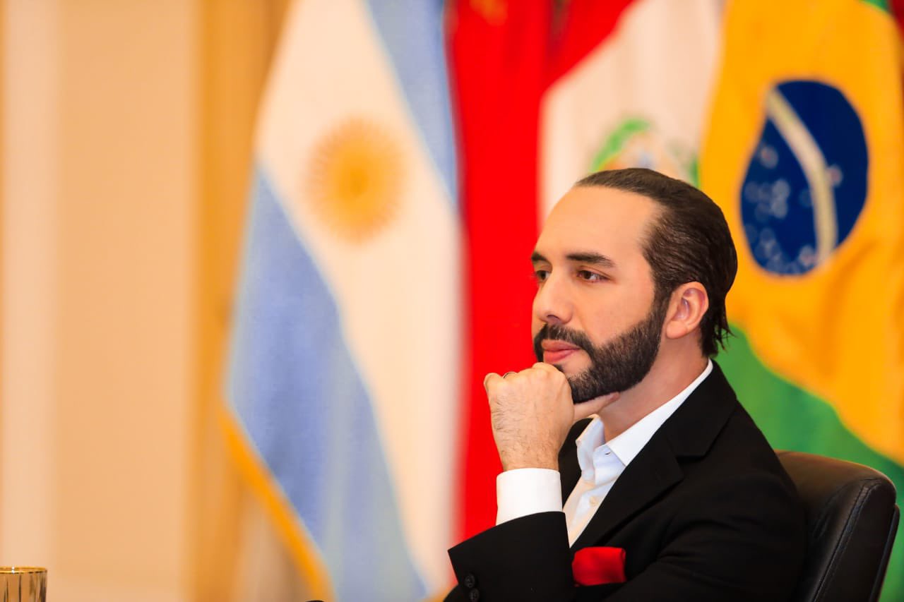 Presidente Bukele lamenta irresponsabilidad de alcaldes salientes al negarse seguir recogiendo la basura presidente-bukele-lamenta-irresponsabilidad-de-alcaldes-salientes-al-negarse-seguir-recogiendo-la-basura